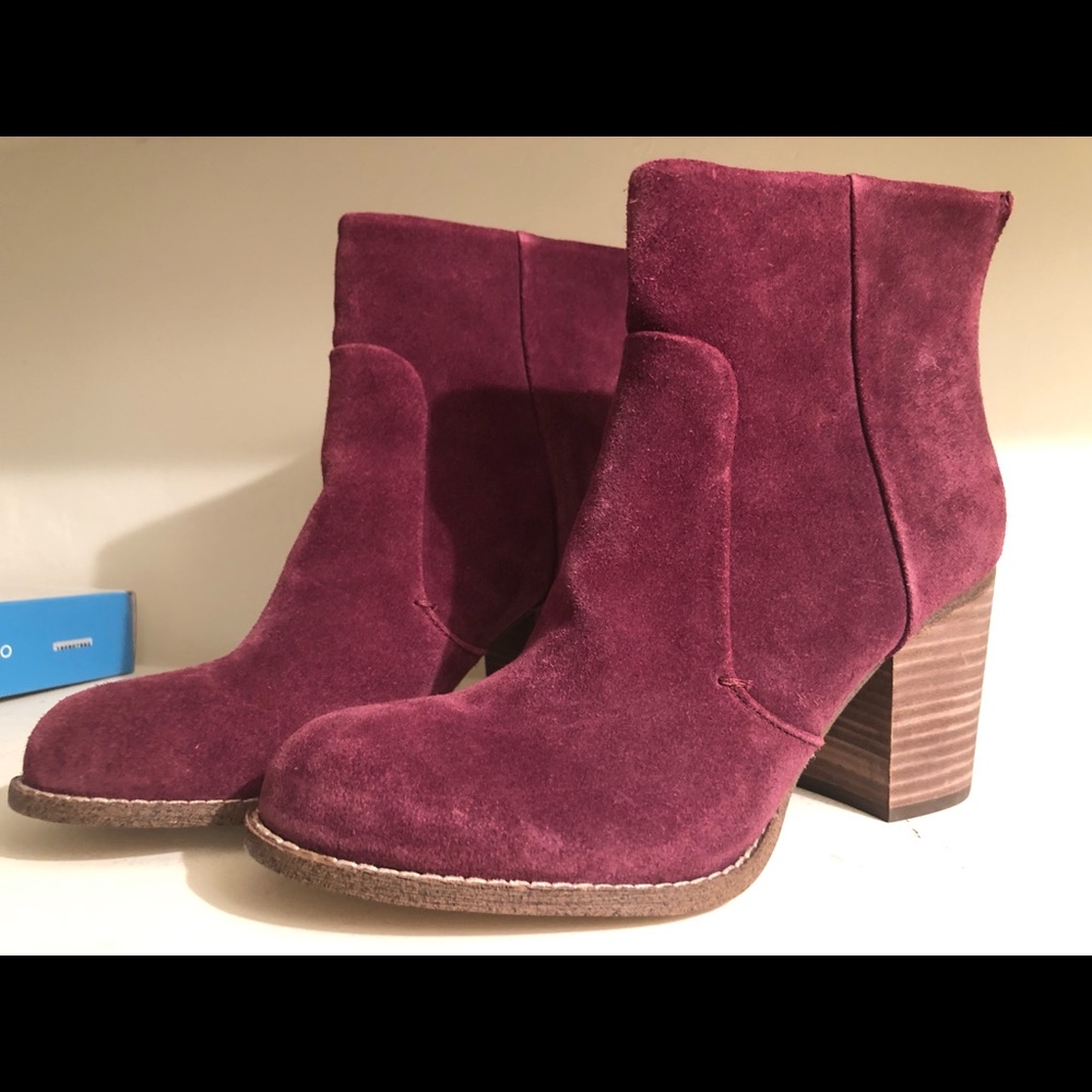🍂 Stylish Womens Suede Boots Plum Color Size 8.5